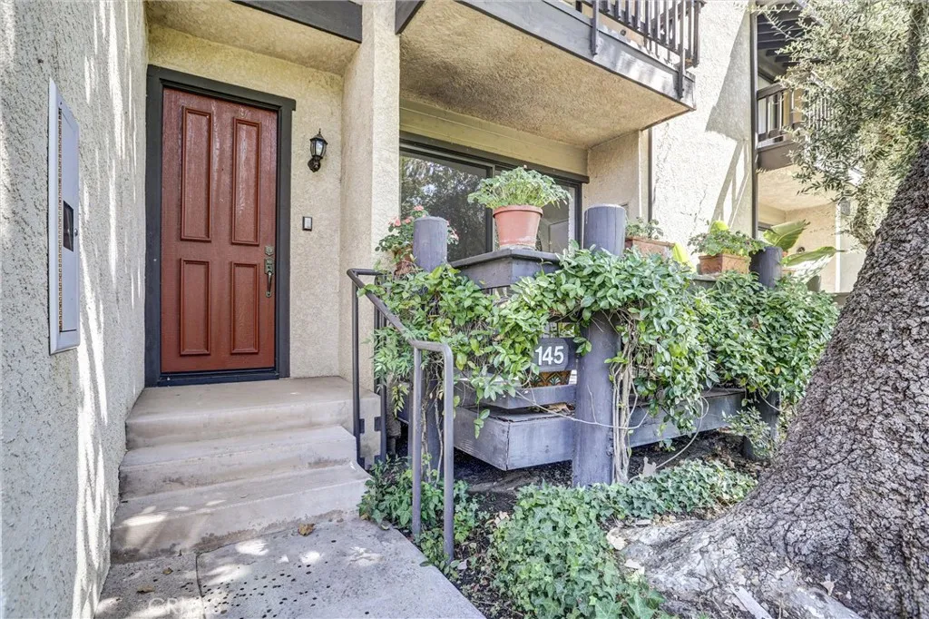 21821 Burbank 145, Woodland Hills, California 91367 home-pic-1