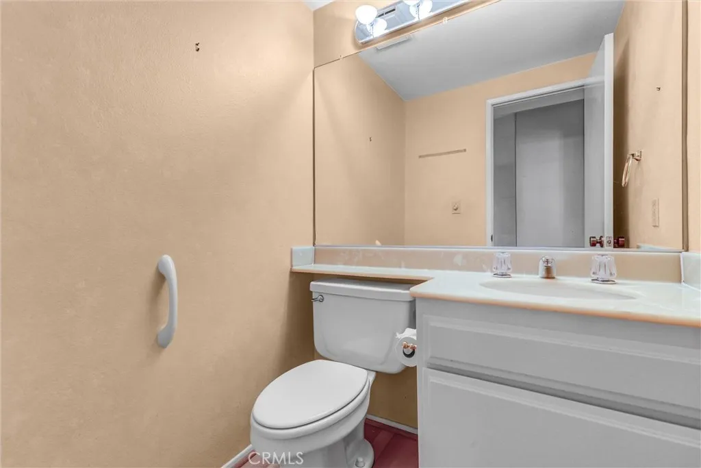 21821 Burbank 145, Woodland Hills, California 91367 home-pic-10