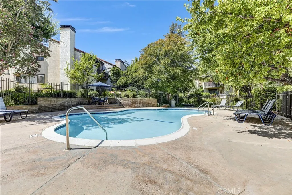 21821 Burbank 145, Woodland Hills, California 91367 home-pic-27