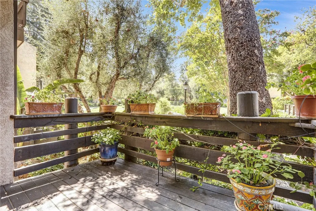 21821 Burbank 145, Woodland Hills, California 91367 home-pic-26