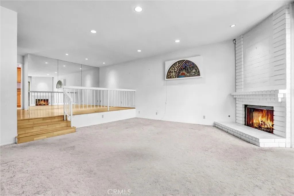 21821 Burbank 145, Woodland Hills, California 91367 home-pic-3