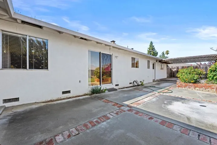 1050 Juniper Drive, Hollister, California 95023