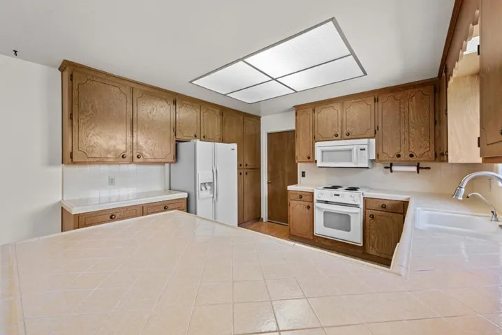 1050 Juniper Drive, Hollister, California 95023