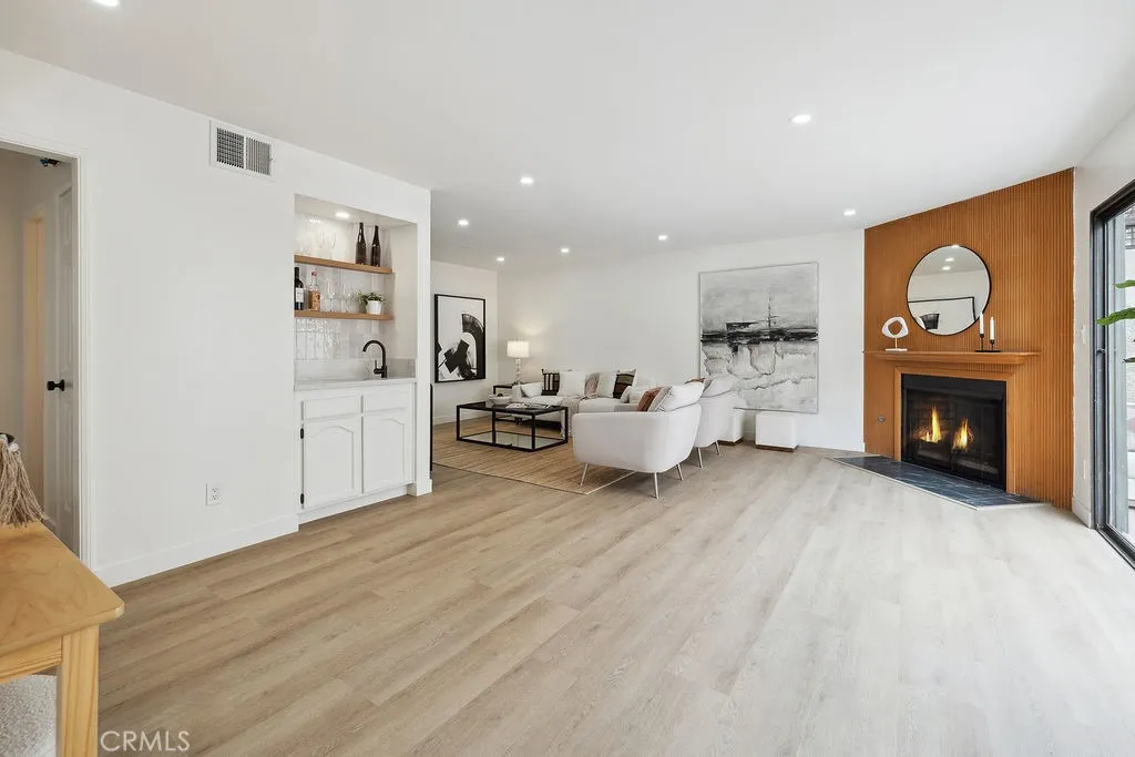 6101 Fulton Avenue 8, Van Nuys, California 91401 home-pic-1