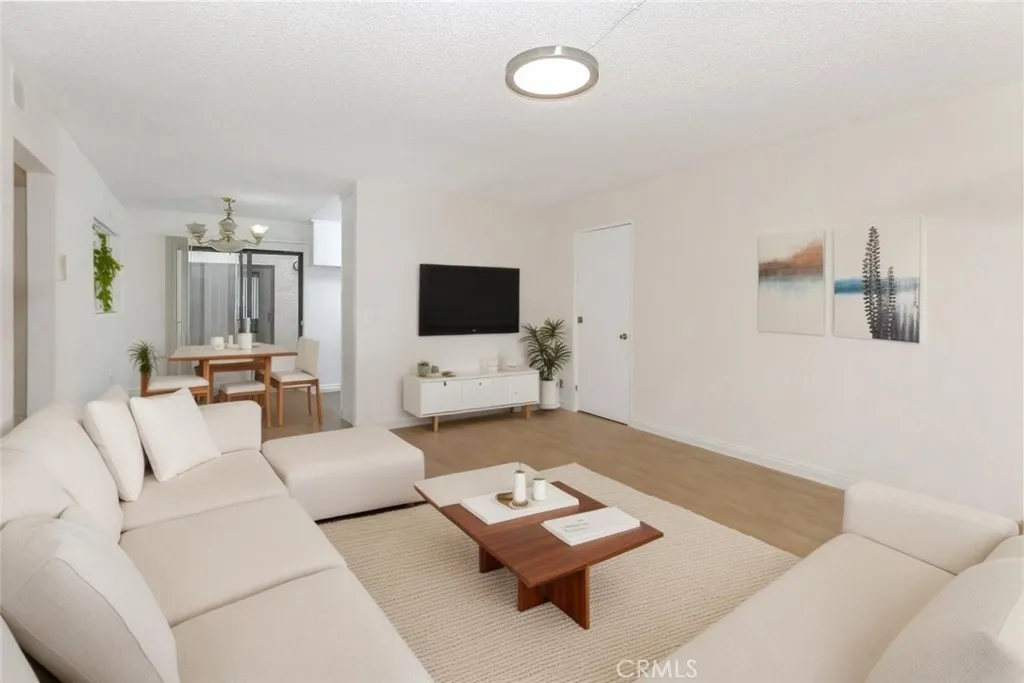 914 E Elk Avenue 4, Glendale, California 91205, 20 Bedrooms Bedrooms, ,20 BathroomsBathrooms,Residential Lease,For Rent,Elk,SR25219287