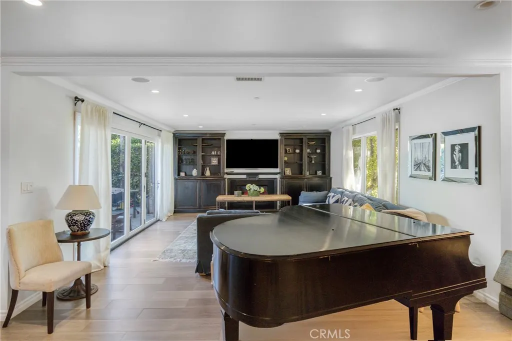 1300 Daily Cir., Glendale, California 91208 home-pic-30