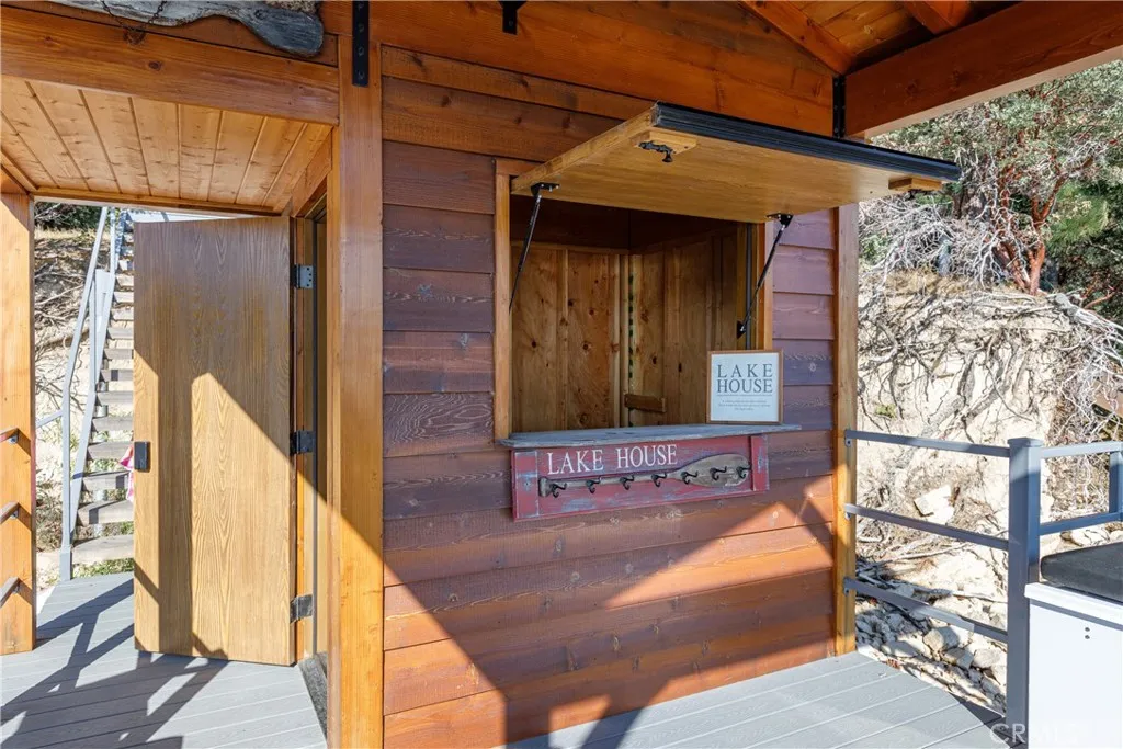 929 Lucerne Lane, Lake Arrowhead, California 92352 home-pic-4