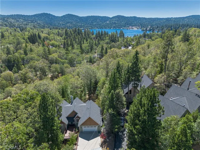 Perspective of house to lake