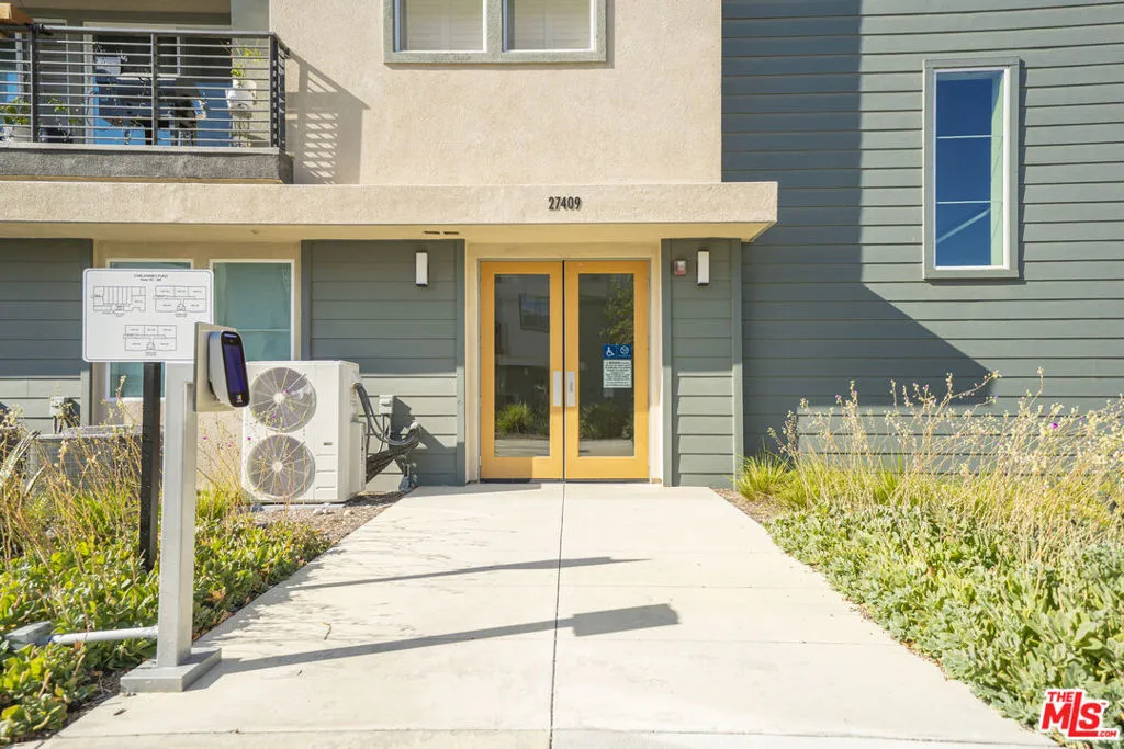 27409 Journey Place 205, Valencia, California 91381 home-pic-10