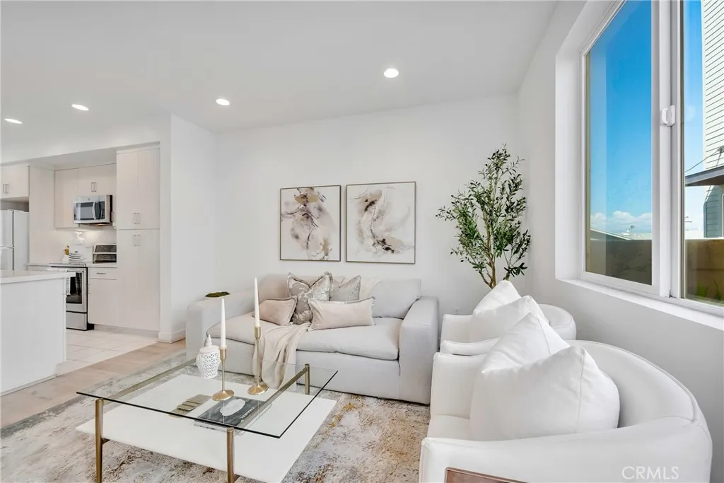 314 Bridgewater Way 2, Gardena, California 90247 home-pic-1