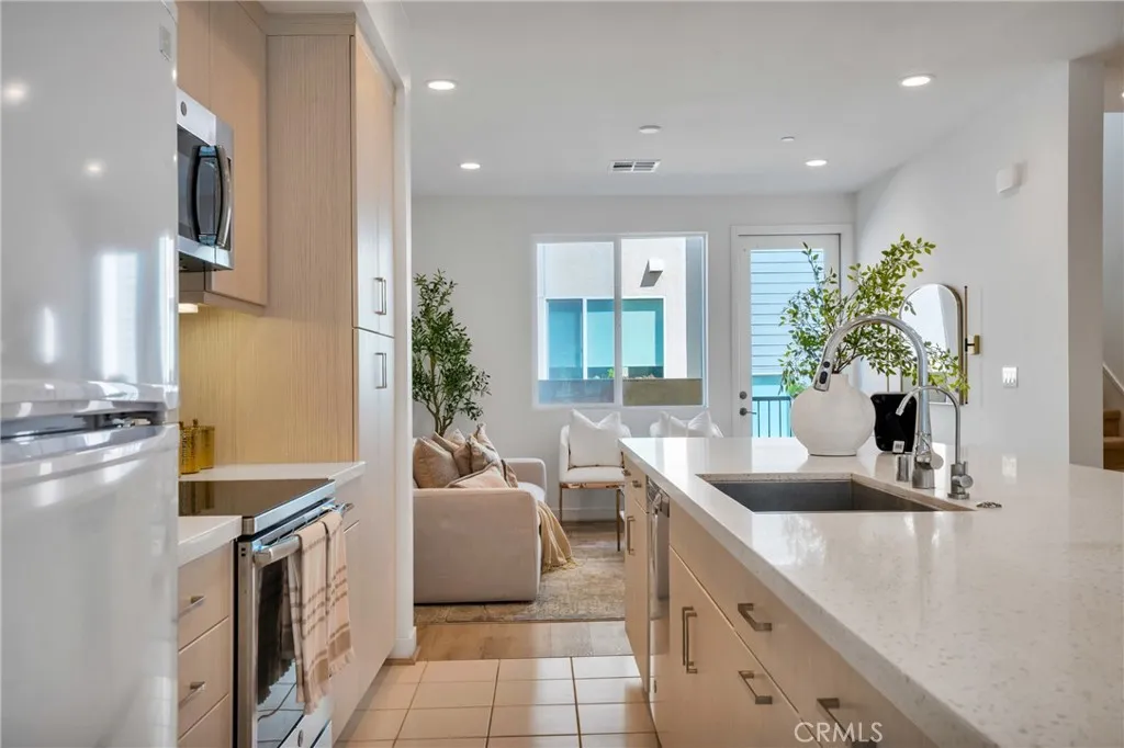 314 Bridgewater Way 2, Gardena, California 90247 home-pic-10