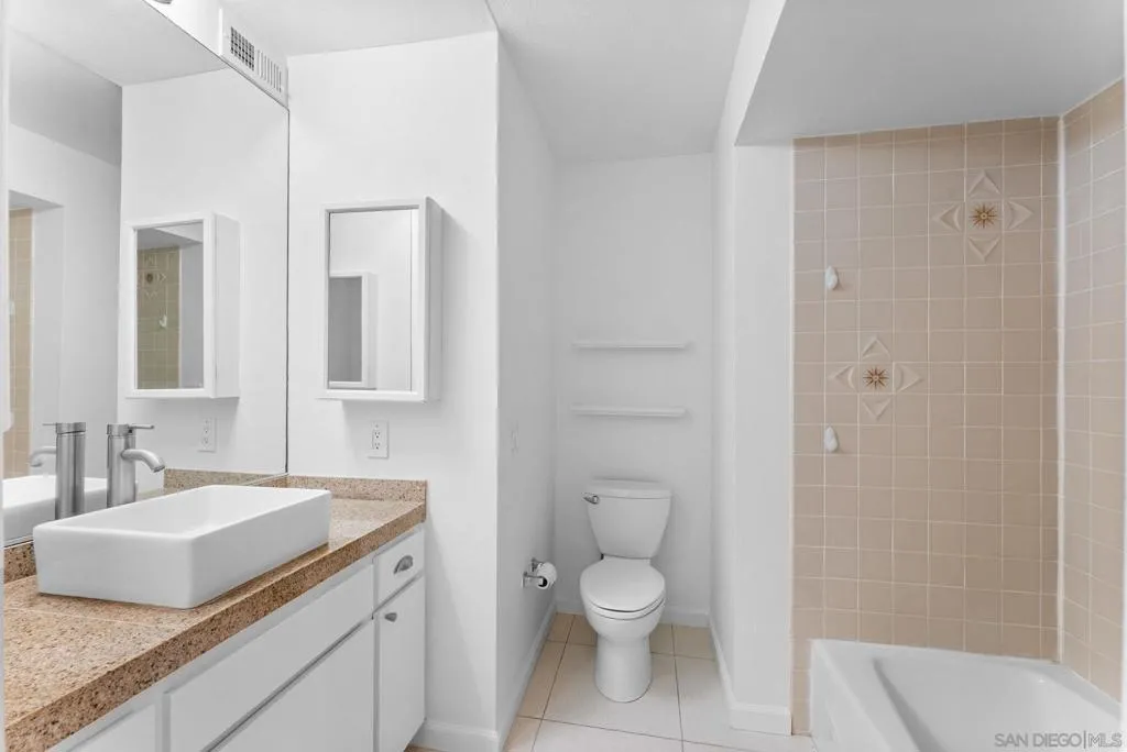 2533 Navarra Dr 2a, Carlsbad, California 92009 home-pic-14