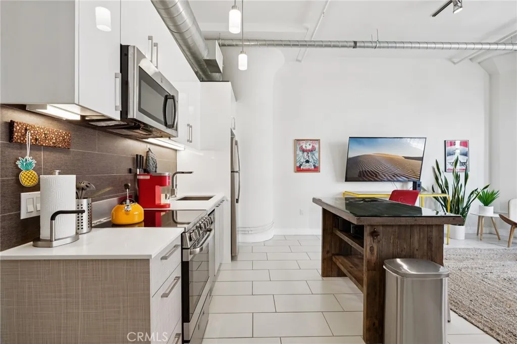939 S Broadway 203, Los Angeles, California 90015 home-pic-16