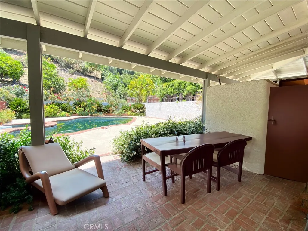 5323 Del Moreno Drive, Woodland Hills, California 91364 home-pic-3