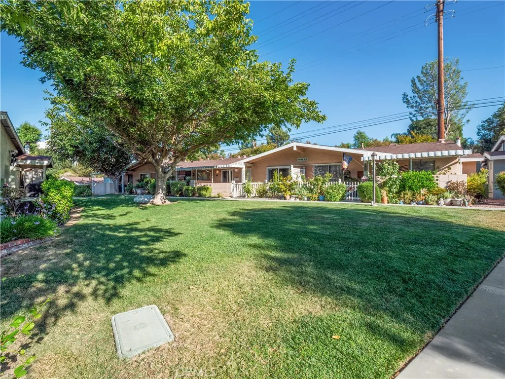 19126 Avenue Of The Oaks C, Newhall, California 91321 home-pic-1