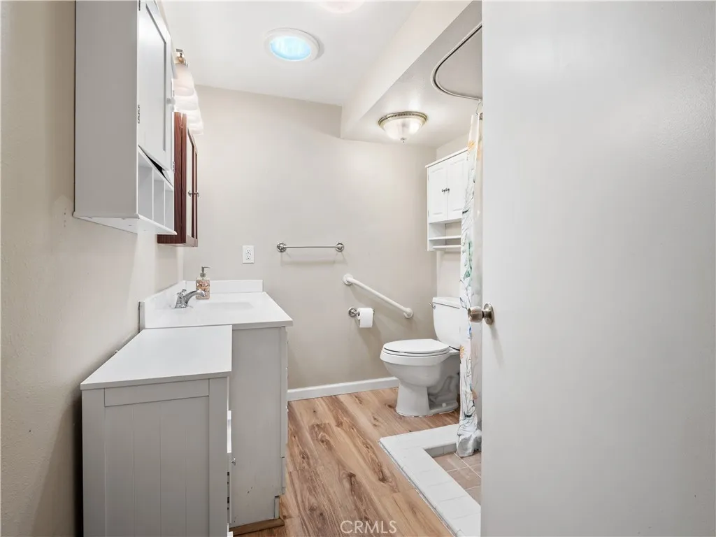 19126 Avenue Of The Oaks C, Newhall, California 91321 home-pic-13