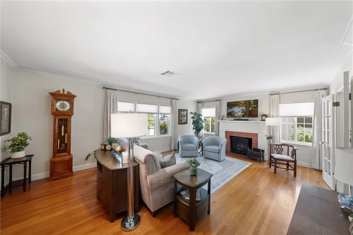 Gorgeous original oak floors