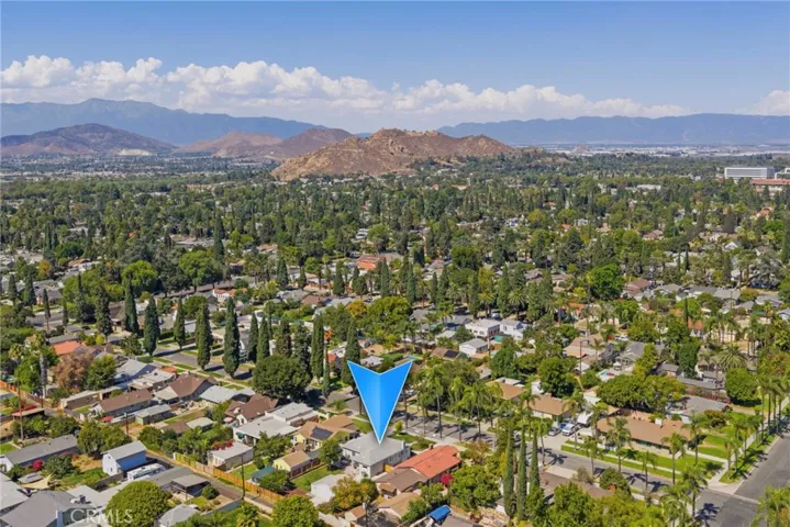 Mt. Rubidoux close by!