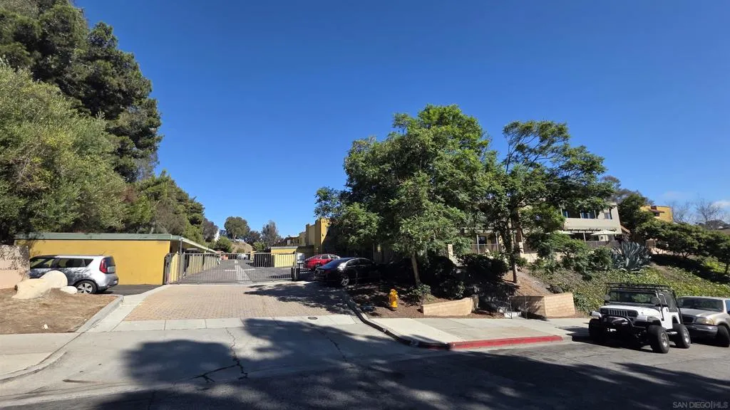 2360 Paseo De Laura 2, Oceanside, California 92056 home-pic-0