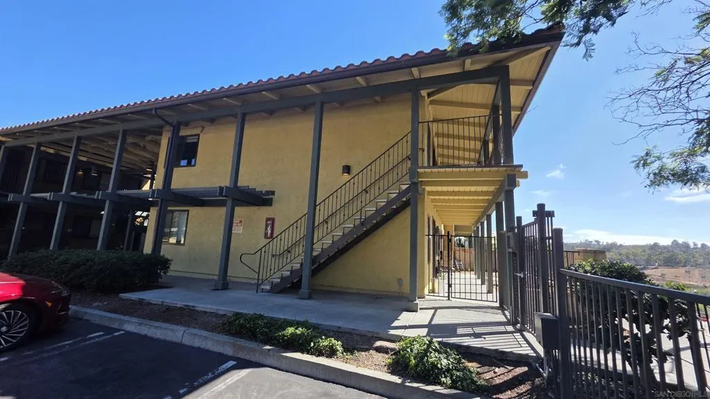 2360 Paseo De Laura 2, Oceanside, California 92056 home-pic-2