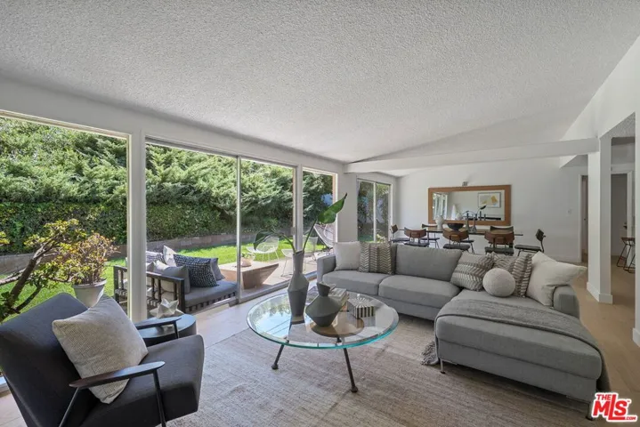 27102 Springcreek Road, Rancho Palos Verdes, California 90275