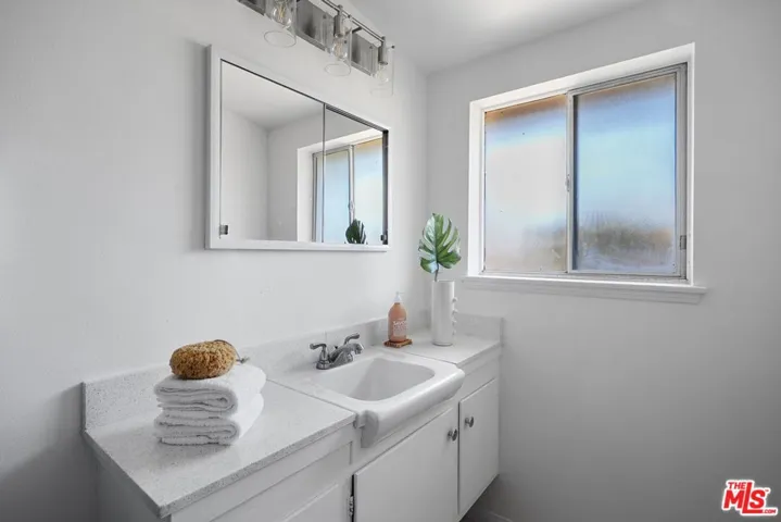 27102 Springcreek Road, Rancho Palos Verdes, California 90275