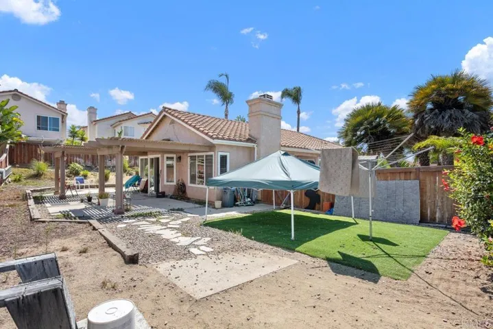 2091 Redwood, Vista, California 92081