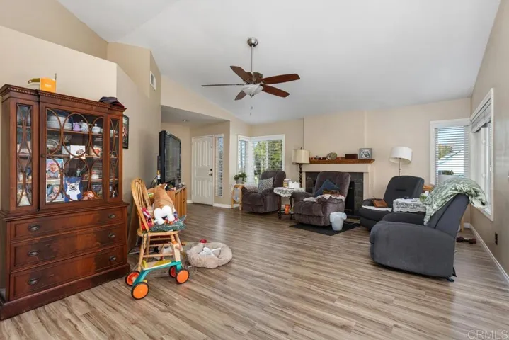 2091 Redwood, Vista, California 92081