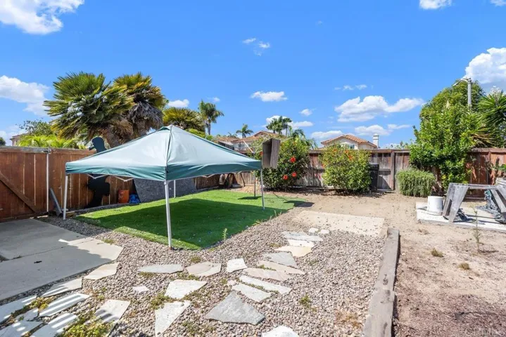2091 Redwood, Vista, California 92081