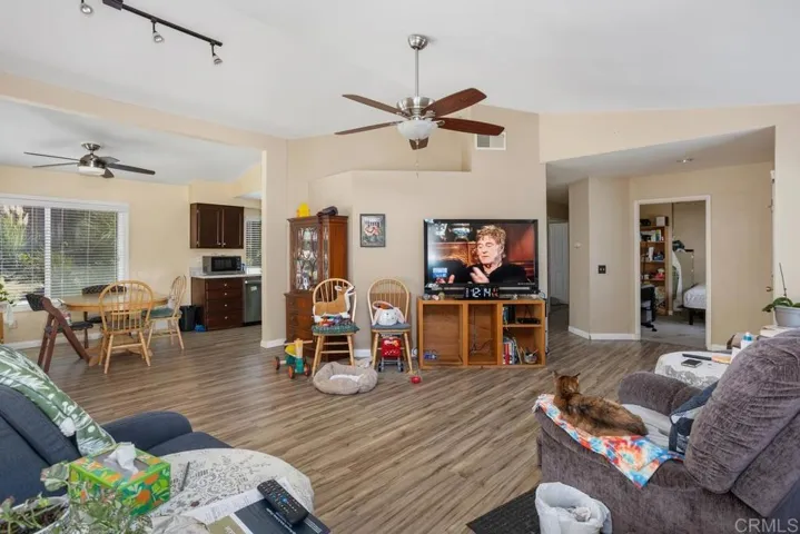 2091 Redwood, Vista, California 92081