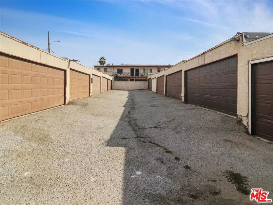 11414 S Budlong Avenue 8, Los Angeles, California 90044 home-pic-3