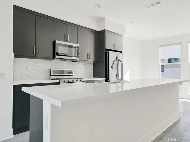 683 W 17th Street, Costa Mesa, California 92627