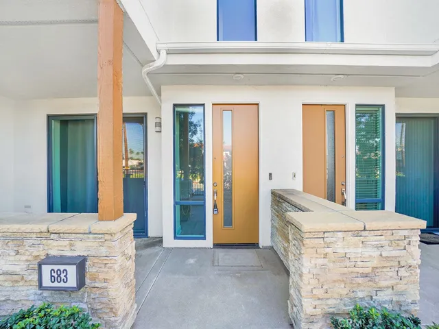 683 W 17th Street, Costa Mesa, California 92627