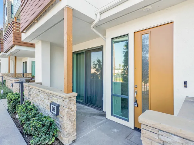 683 W 17th Street, Costa Mesa, California 92627