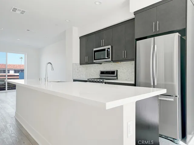 683 W 17th Street, Costa Mesa, California 92627