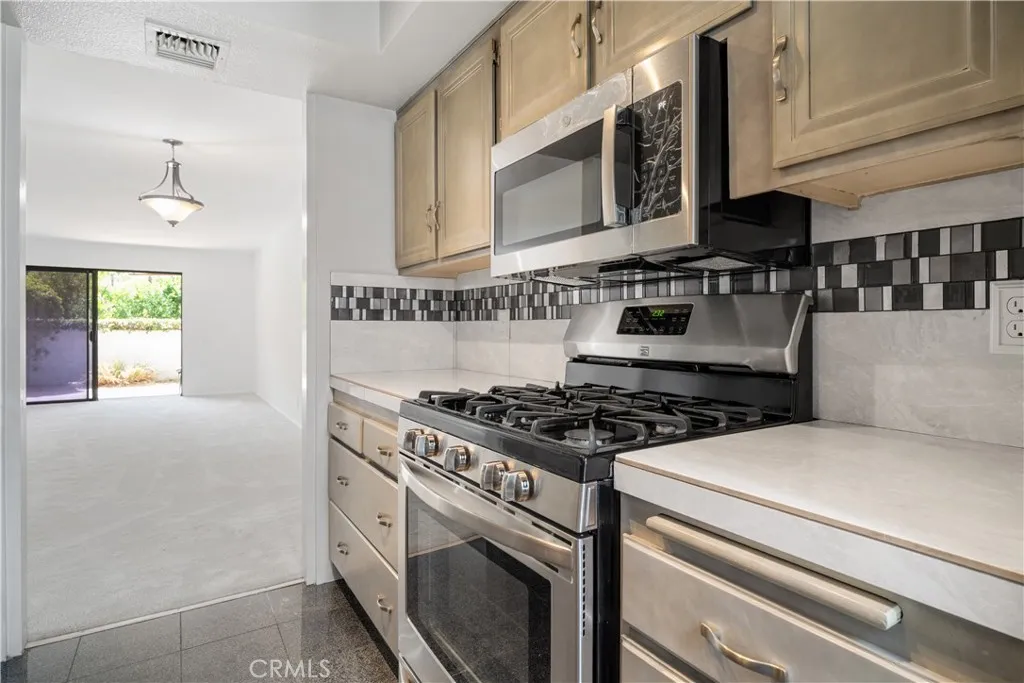 2240 Palm Canyon Dr 20, Palm Springs, California 92264 home-pic-11