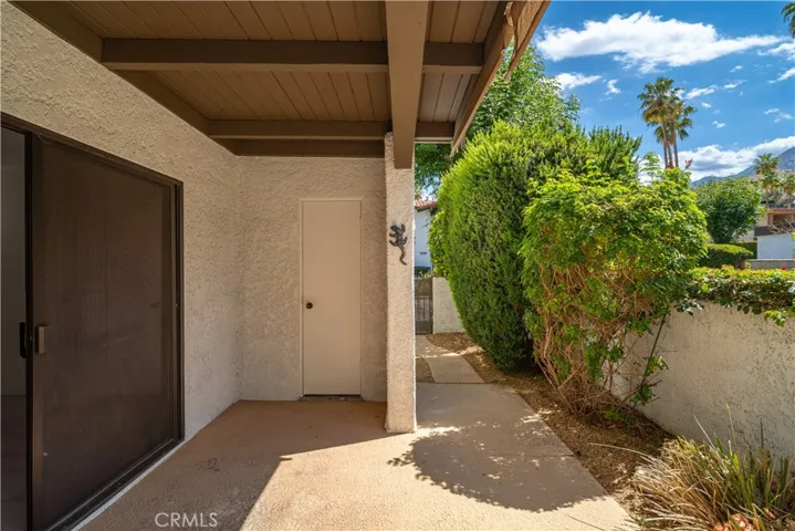 side entrance to backyard