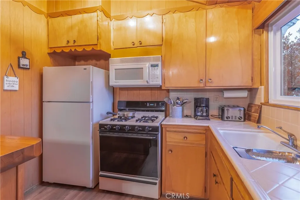 441 Zermatt Drive, Crestline, California 92325 home-pic-15