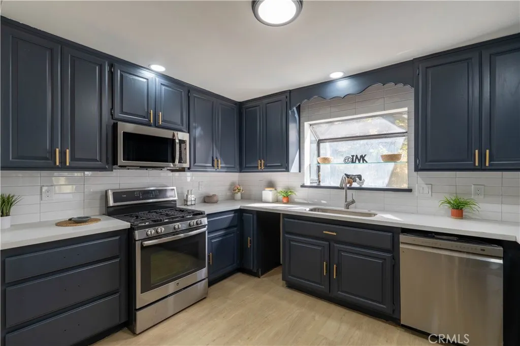 6301 Cedar Ave, Angelus Oaks, California 92305 home-pic-9