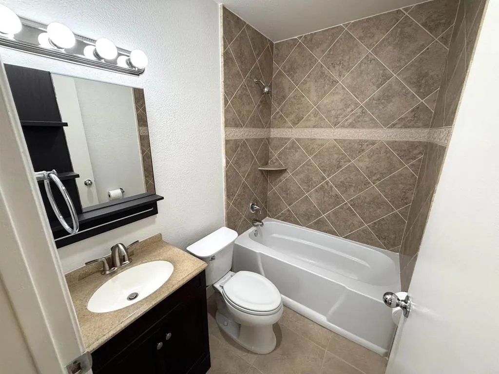 3535 Monroe Avenue  home-pic-18