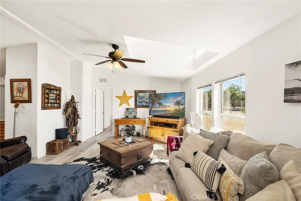 31250 Loretta Ave., Winchester, California 92596 home-pic-11