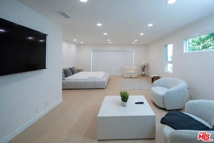 9432 Oakmore Road, Los Angeles, California 90035