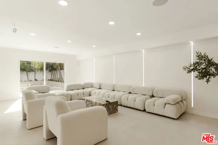 9432 Oakmore Road, Los Angeles, California 90035