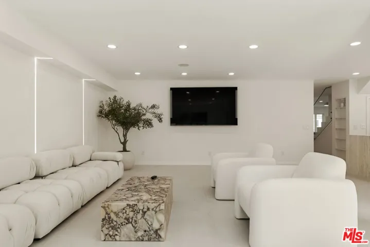 9432 Oakmore Road, Los Angeles, California 90035