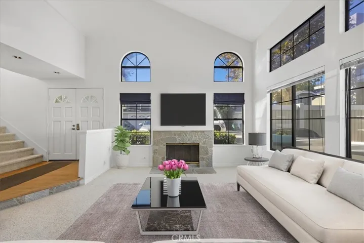 Virtually staged - see https://drakesmithphotography.hd.pics/23401-Via-Linda for originals.