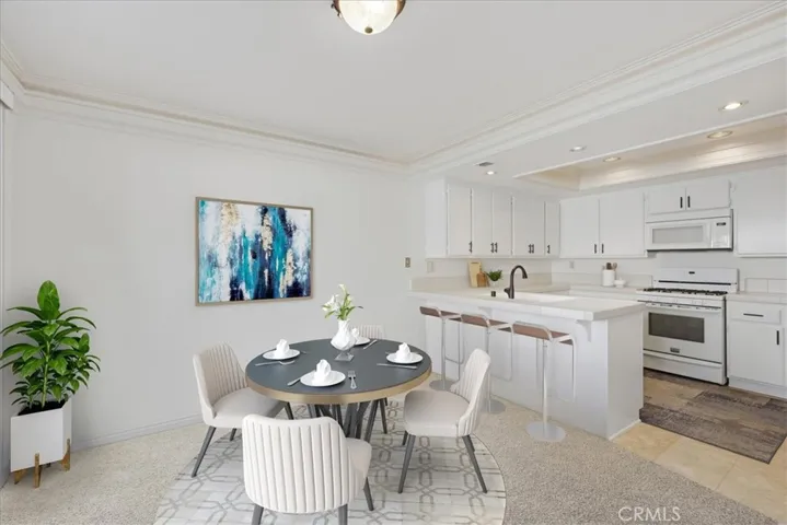 Virtually staged - see https://drakesmithphotography.hd.pics/23401-Via-Linda for originals.