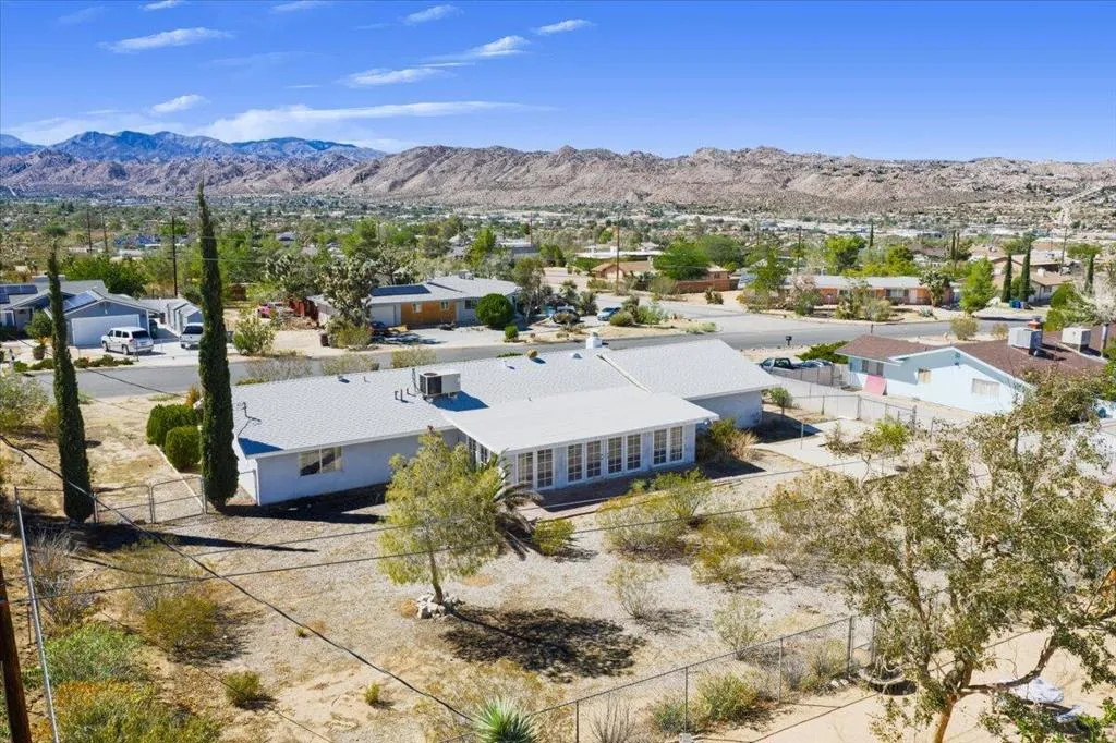 7475 Alaba Ave Avenue, Yucca Valley, California 92284 home-pic-3