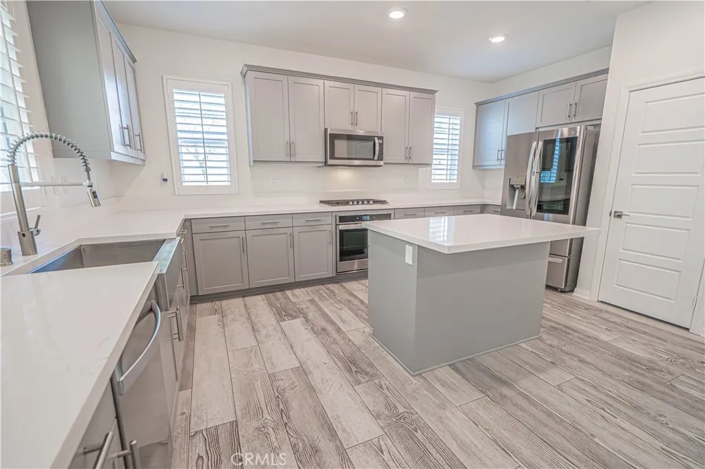 17047 Zion Dr., Canyon Country, California 91387 home-pic-5