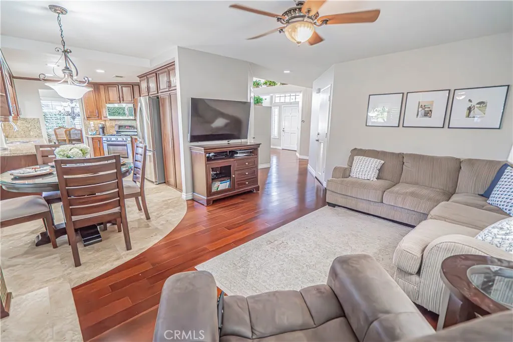 28655 Greenwood Pl, Castaic, California 91384 home-pic-13