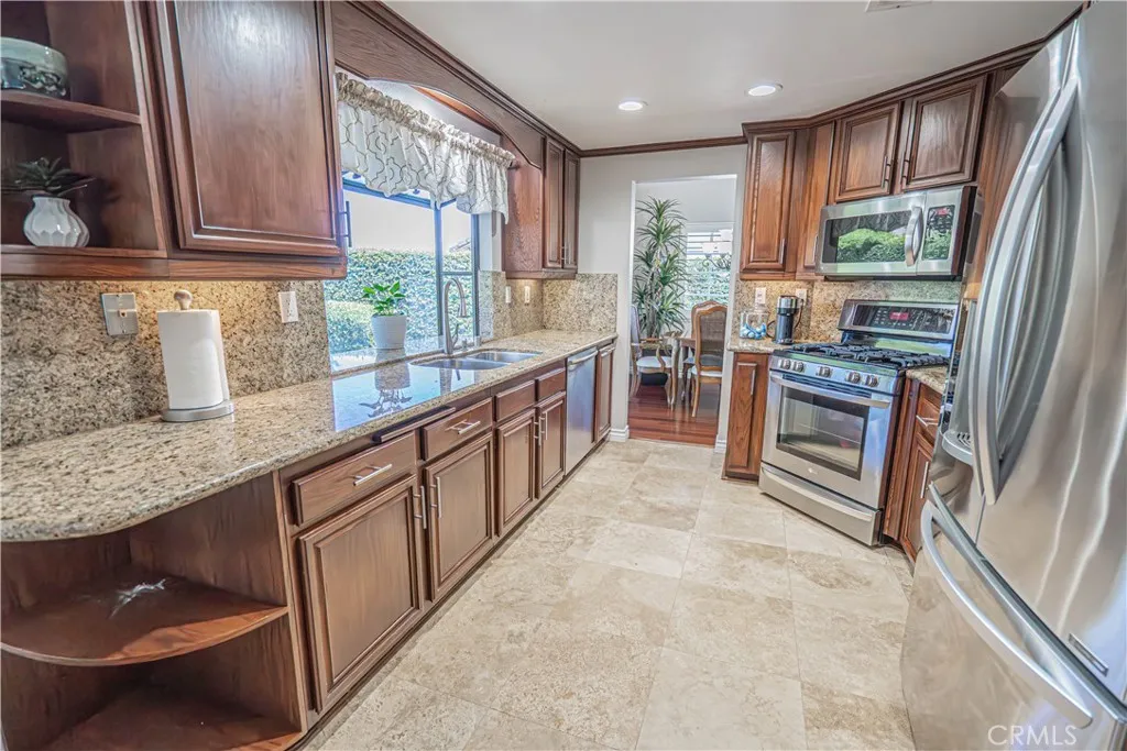 28655 Greenwood Pl, Castaic, California 91384 home-pic-7